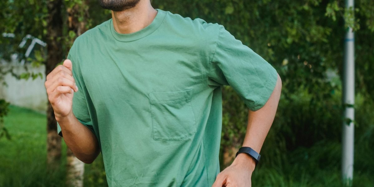 An individual engaging in outdoor exercise, illustrating the active lifestyle supported by the watch's accurate tracking.