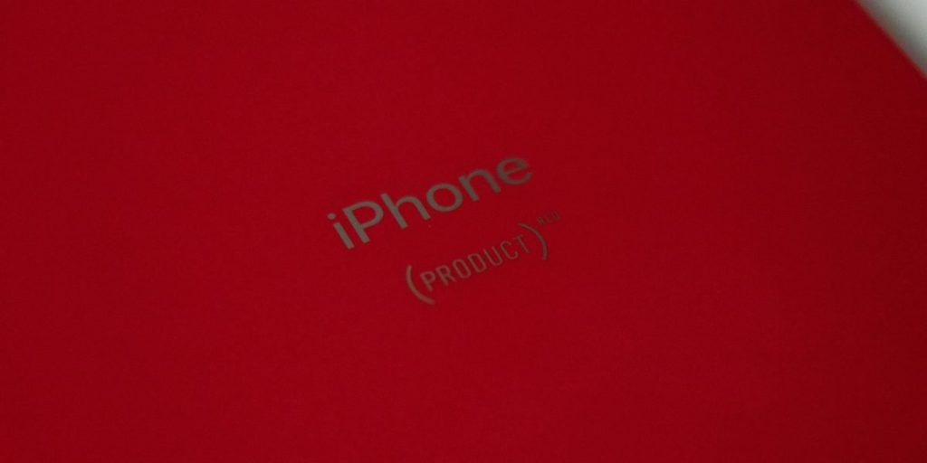 This article helps you choose the right iPhone 13 mini case by explaining the real differences between common materials (TPU, polycarbonate, silicone) and how d...