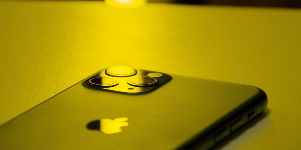 This guide explains why choosing the right iPhone 14 case and accessories still matters in 2026 and shows how the right choices improve protection, usability, a...