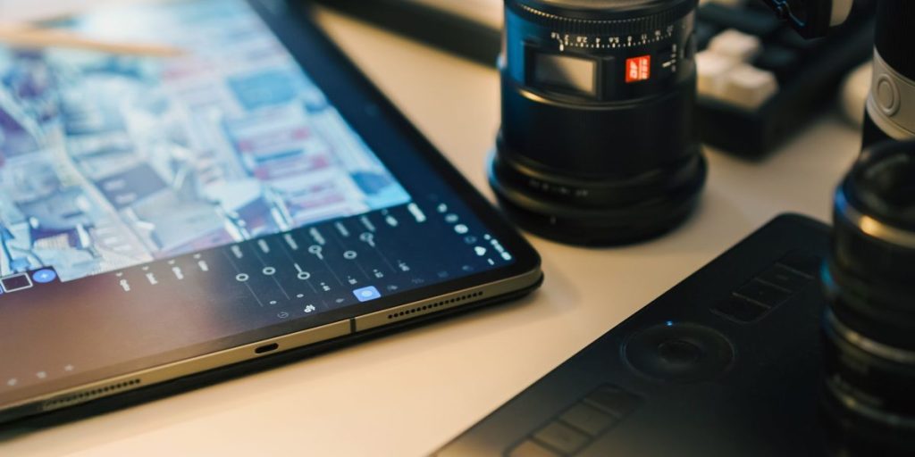 This article explains how to use the Samsung Calendar as a central, reliable planner for busy 2026 users who rely on multiple devices. It covers where events ar...